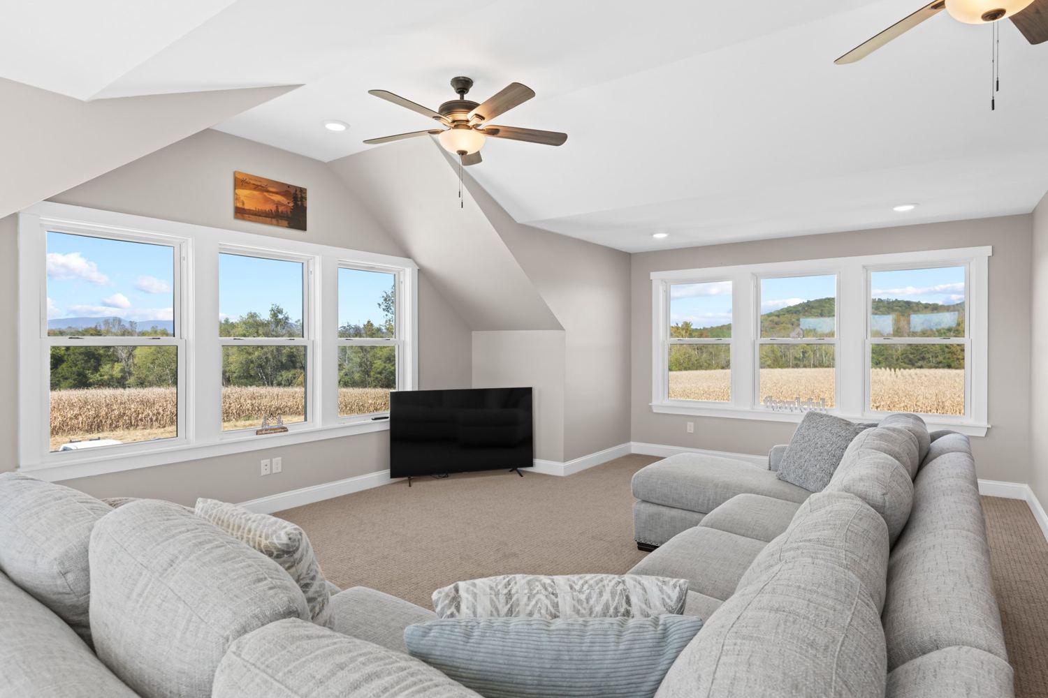 Upper-Level Retreat, Complete with Mountain Views